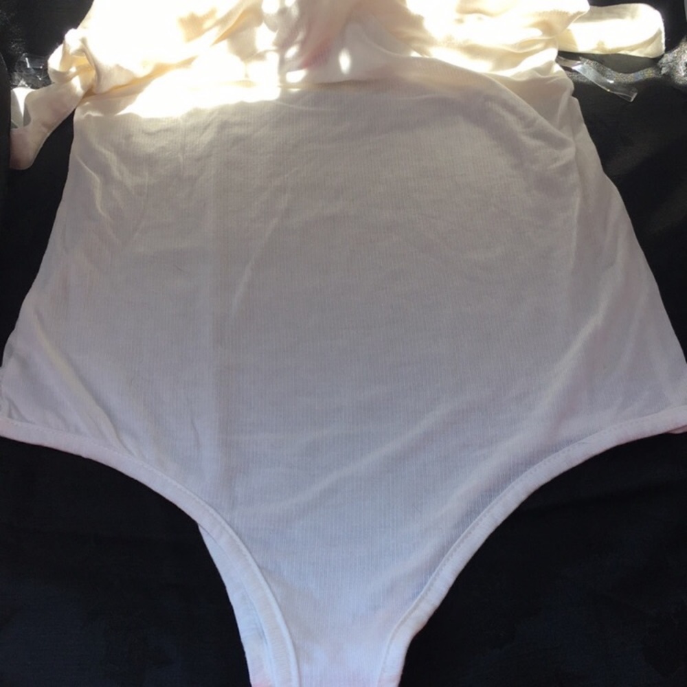 💕HP💕New! Crisscross Yoke Bodysuit - Picture 10 of 12
